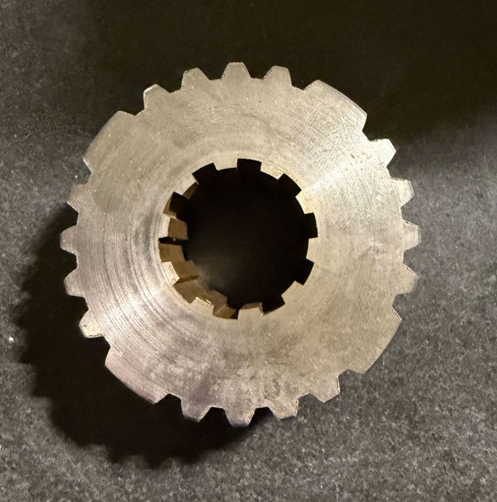 Spur gear with an internal spline bore